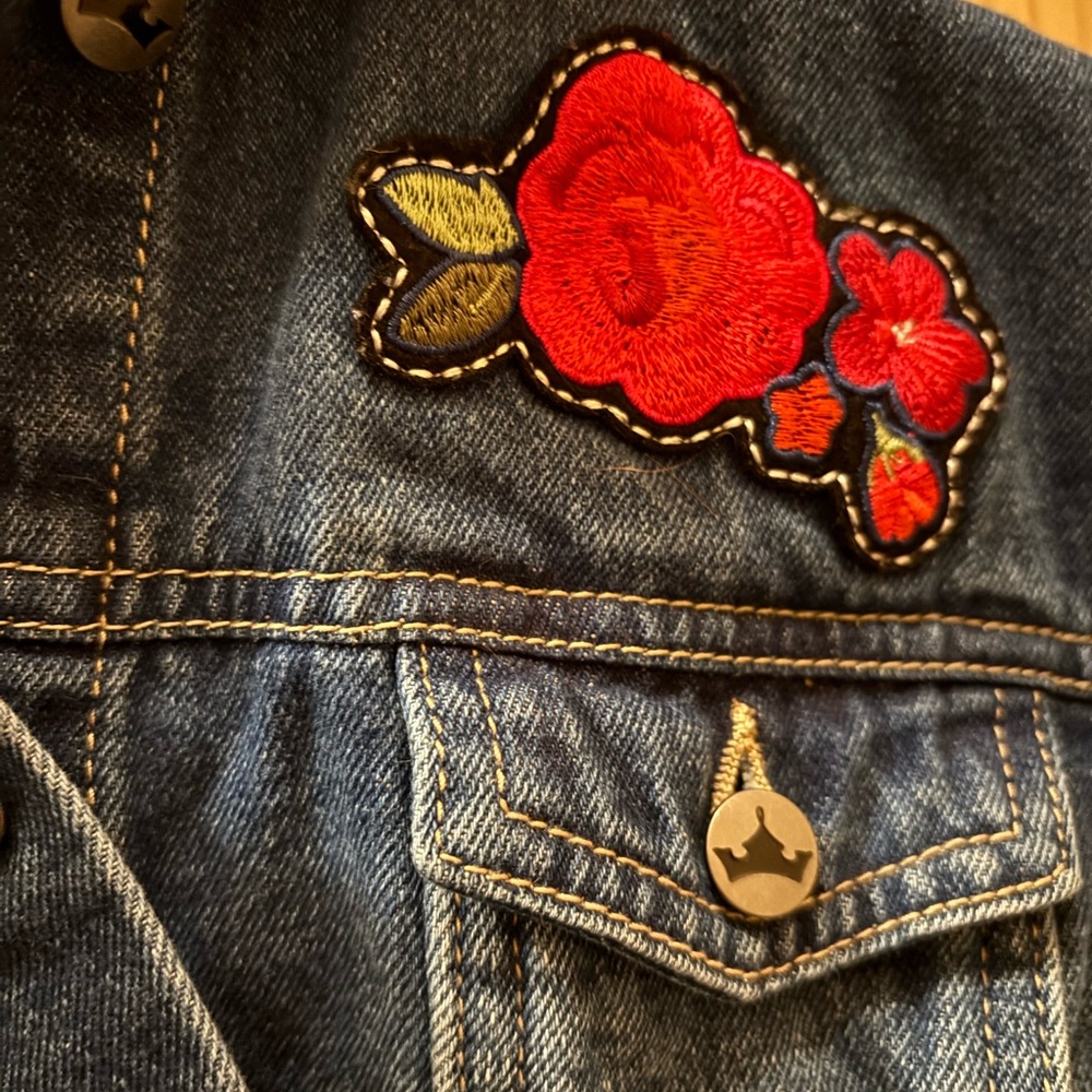 Disney princess Kids Denim Jacket with Red Rose Embroidery size 5 - Picture 4 of 5